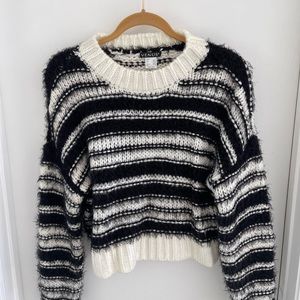 Venus cropped sweater size medium